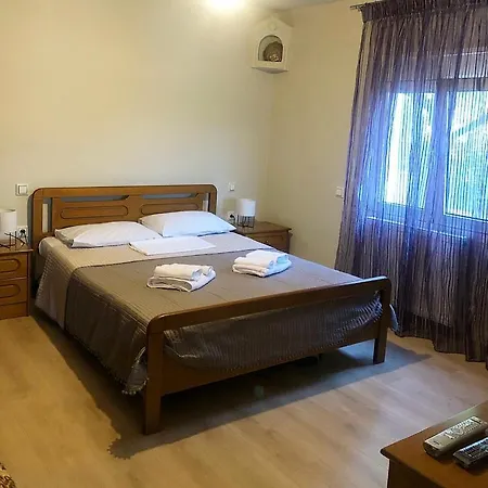 Διαμέρισμα Sunny Garden House Pirgetos